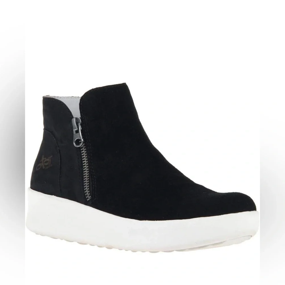 OTBT Astrid Sneaker ￼ Ankle Bootie Size 9 Ebony, Black‎ Side Zip Women’s